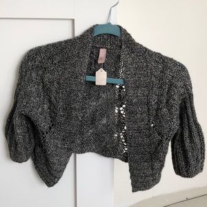 QI black & silver shrug